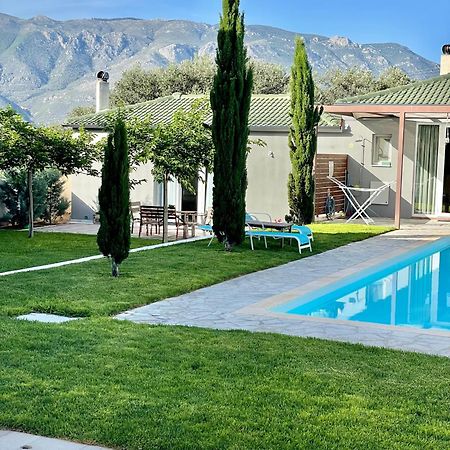 Pool Guesthouse Corinth 外观 照片