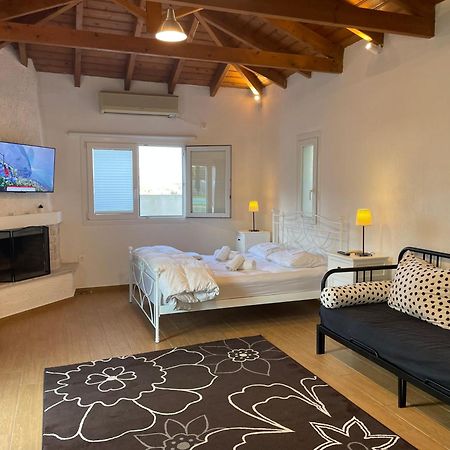 Pool Guesthouse Corinth 外观 照片