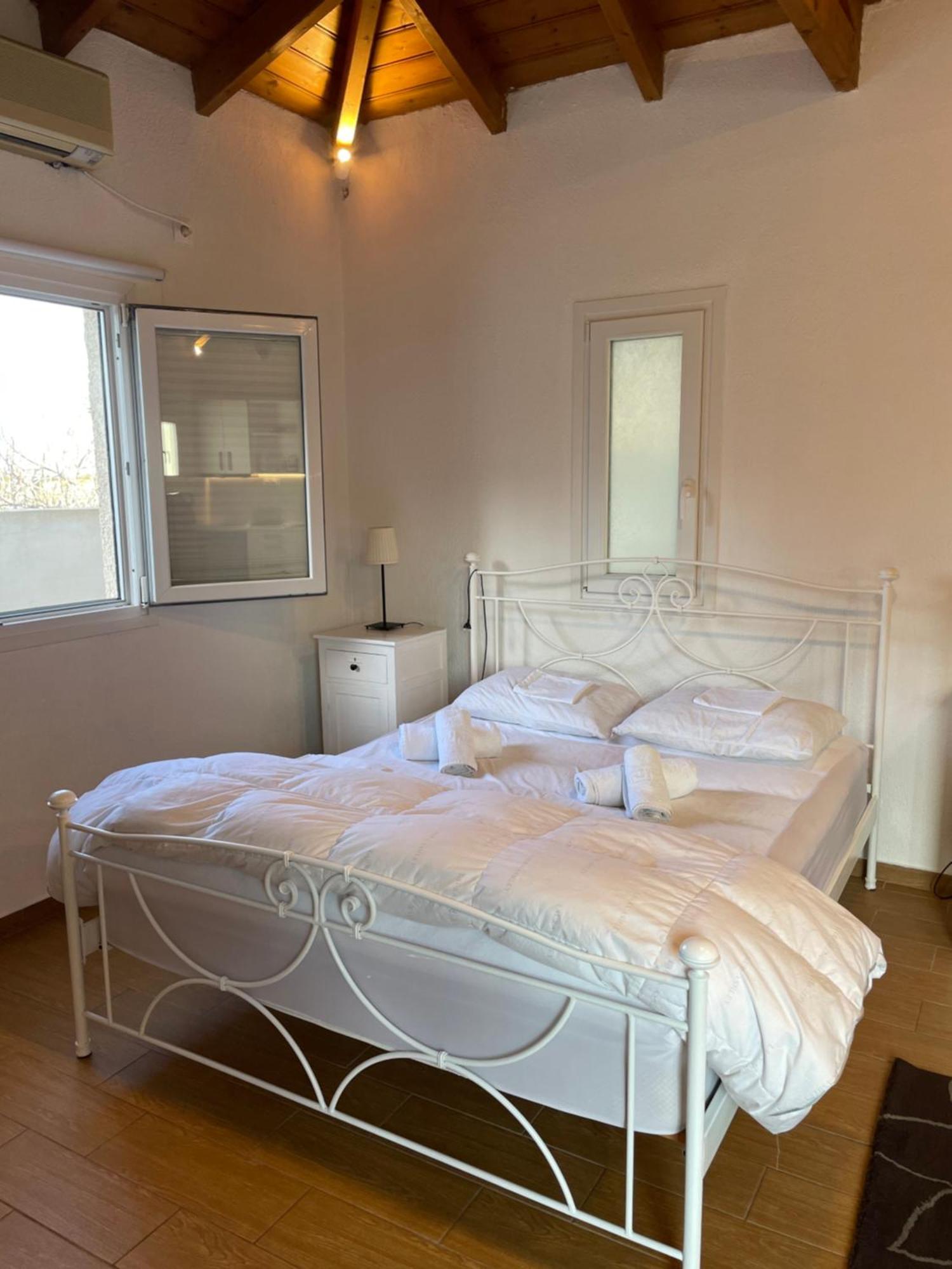 Pool Guesthouse Corinth 外观 照片