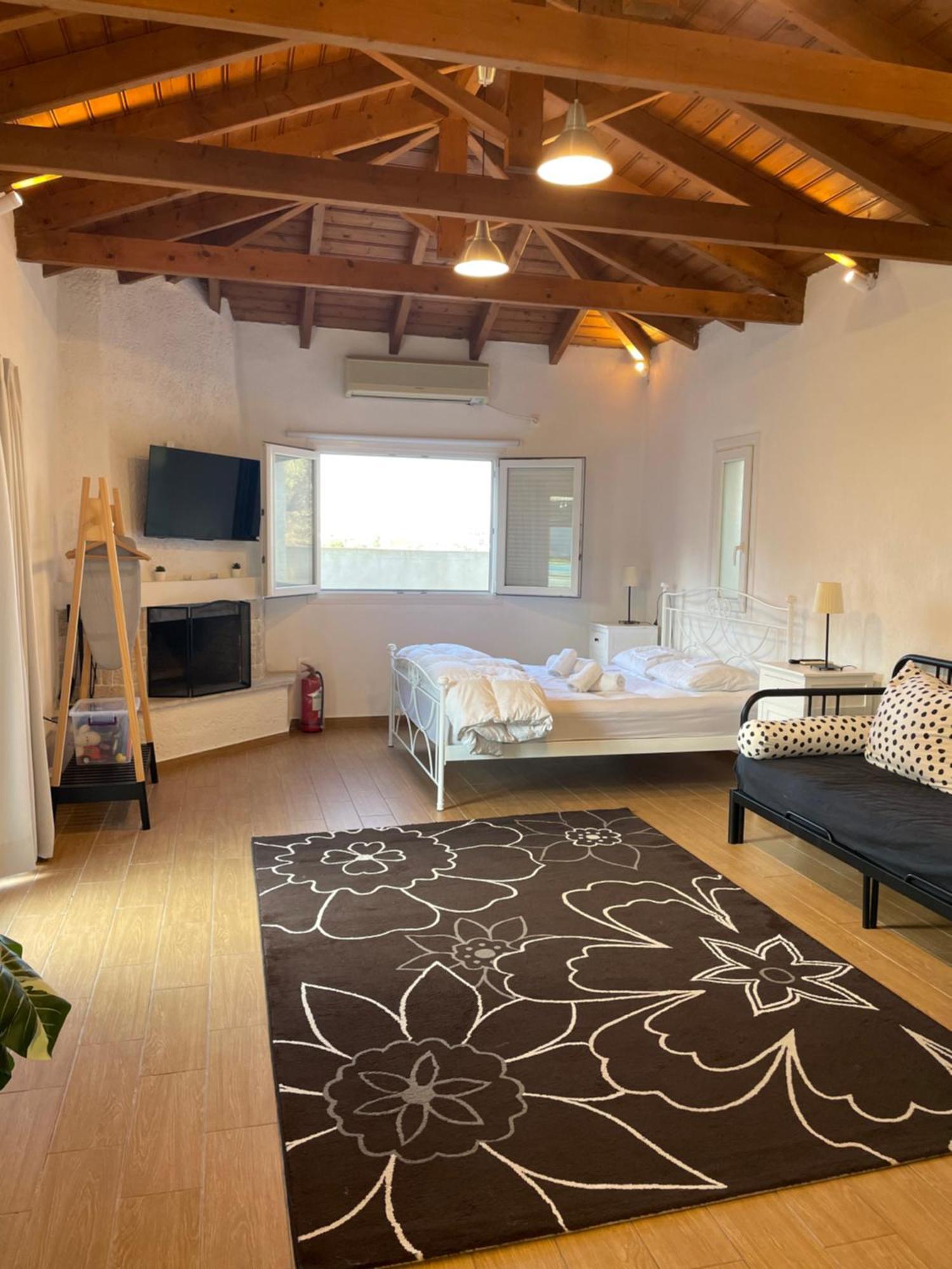 Pool Guesthouse Corinth 外观 照片