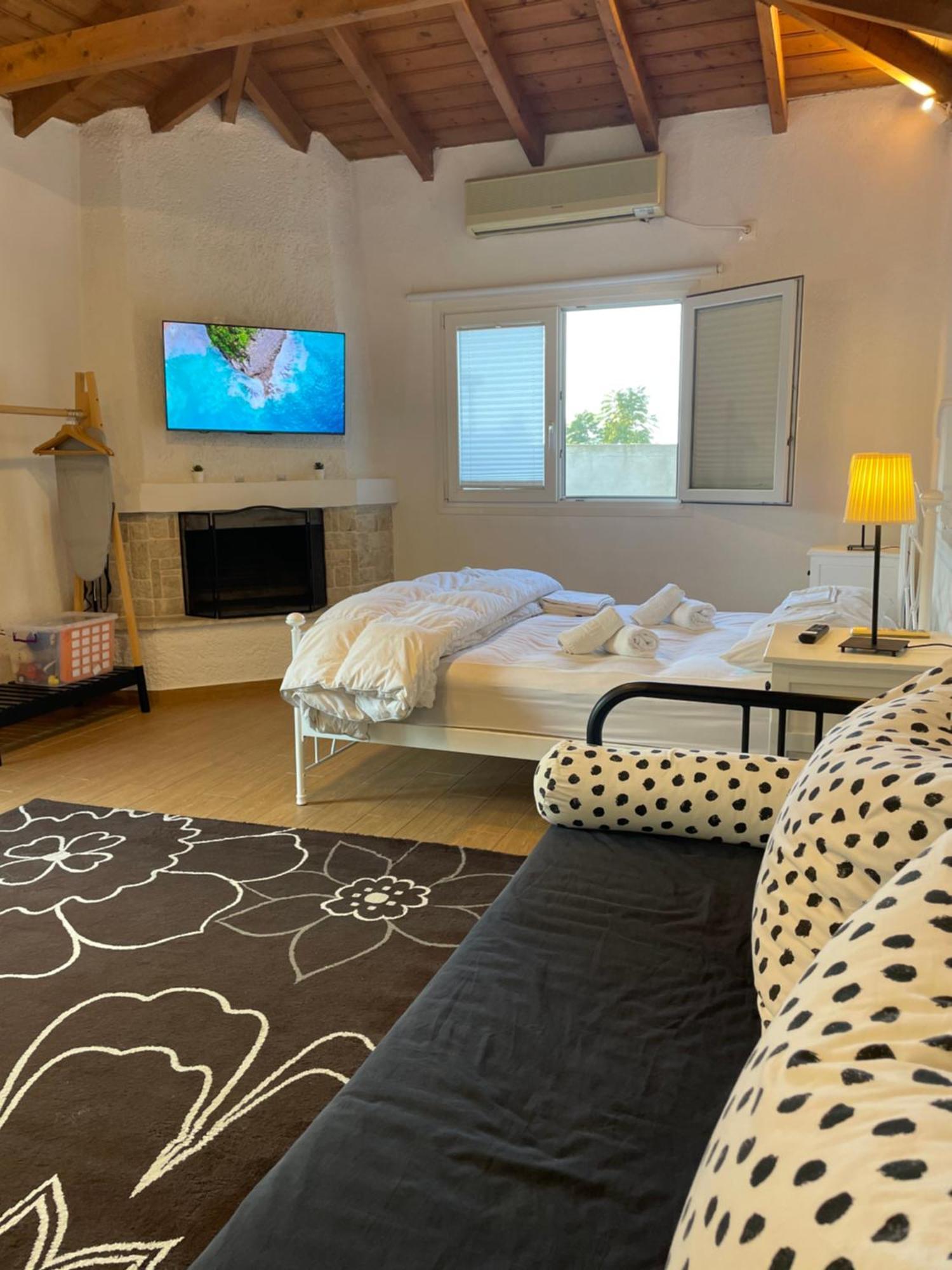 Pool Guesthouse Corinth 外观 照片